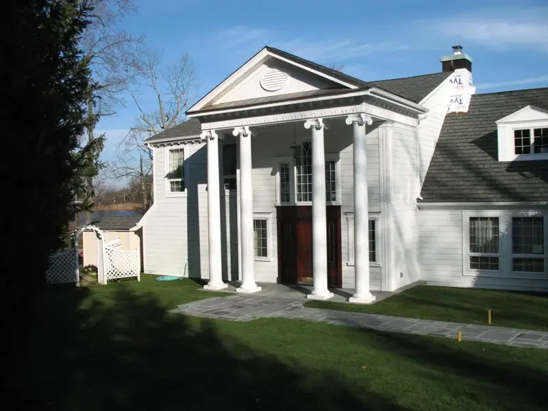 Custom entry stoop with wing walls